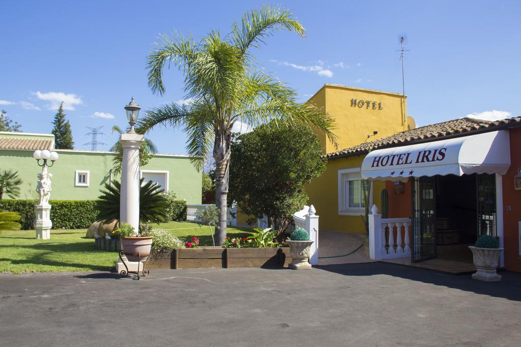 Hotel Iris لا إليانا المظهر الخارجي الصورة
