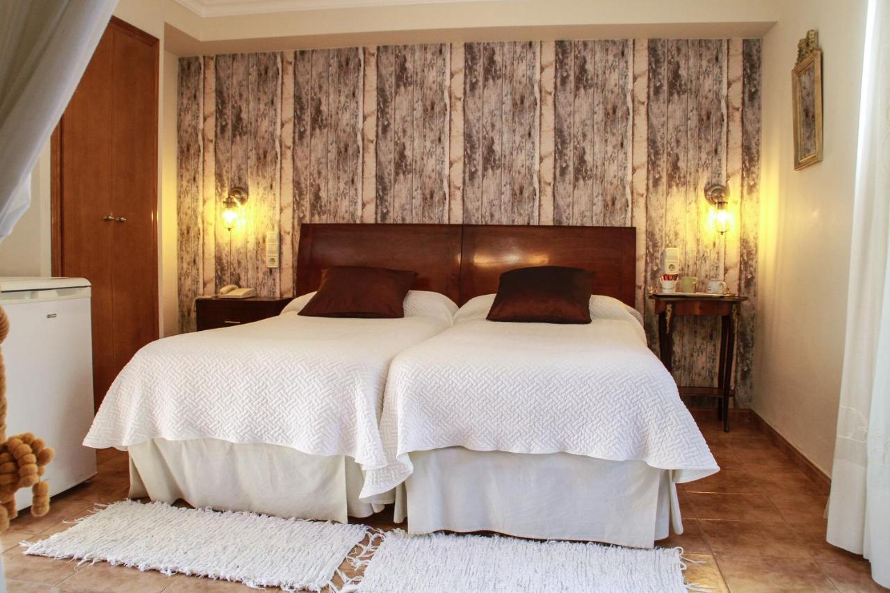 Hotel Iris لا إليانا المظهر الخارجي الصورة